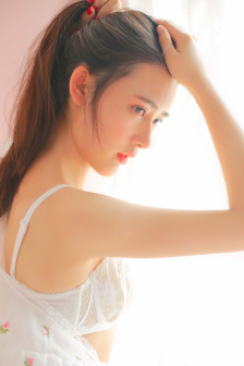 方志友热舞上衣不慎脱落