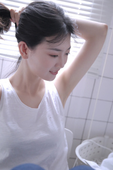 丫头忍一下我就进一点视频