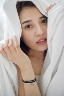 女人POOPING大便A卫生巾